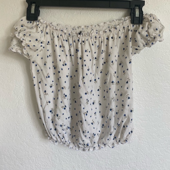 Brandy Melville off the shoulder top - Picture 3 of 5